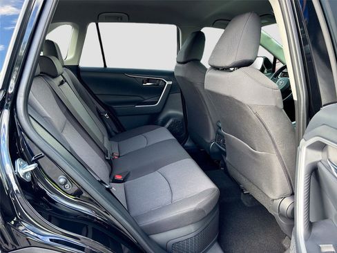 Used 2025 Toyota RAV4 XLE AWD/4WD image 30