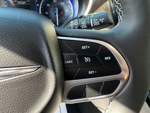 Used 2023 Chrysler Voyager LX image 19