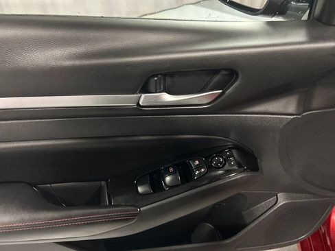 Used 2024 Nissan Altima 2.5 SR AWD/4WD image 12