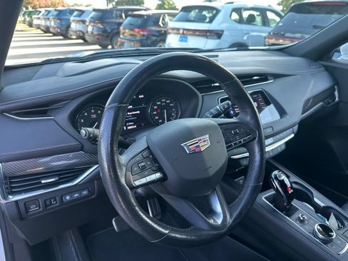 Used 2023 Cadillac XT4 Sport FWD image 10