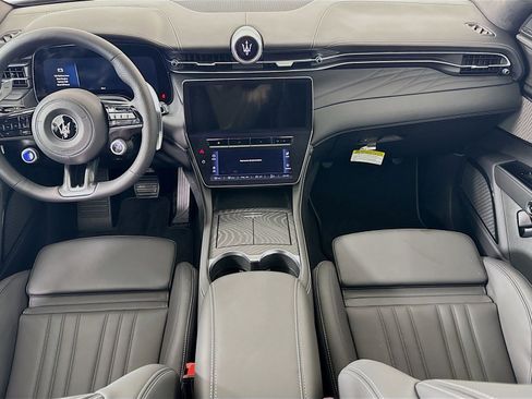 New 2025 Maserati Grecale GT image 24