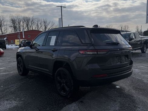 Used 2023 Jeep Grand Cherokee Altitude image 6