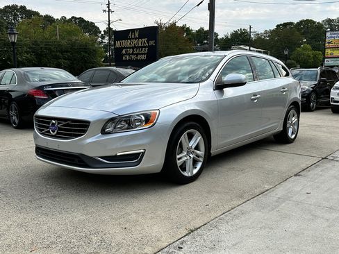 Used 2015 Volvo V60 T5 Platinum image 4