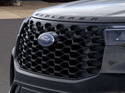 New 2026 Ford Explorer ST-Line w/ ST-Line Street Pack AWD/4WD image 17