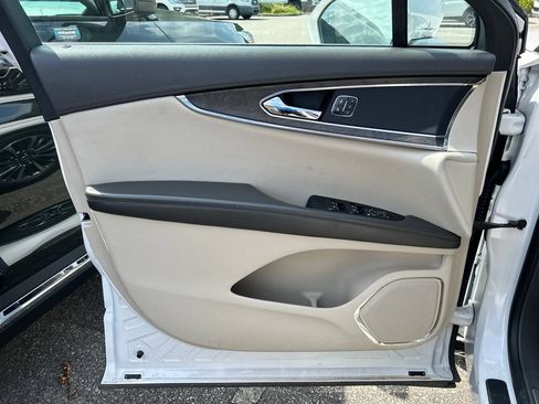 Used 2019 Lincoln Nautilus Select FWD image 8