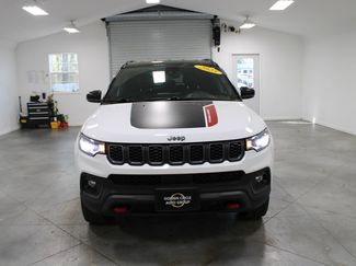 Used 2025 Jeep Compass Trailhawk AWD/4WD video 3