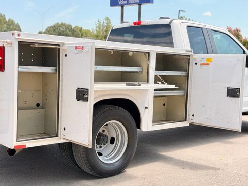 Used 2022 Ford F350 XL w/ Power Equipment Group RWD image 9