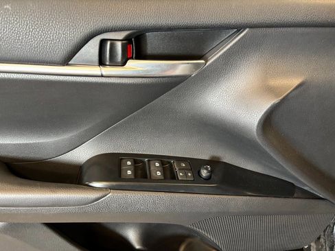 Used 2019 Toyota Camry LE w/ Convenience Package FWD image 18