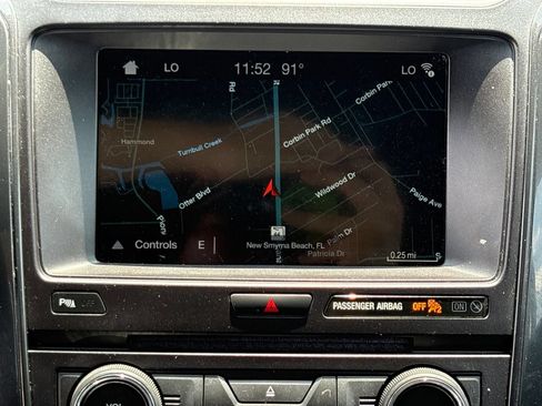 Used 2018 Ford Explorer XLT w/ Equipment Group 202A FWD image 24