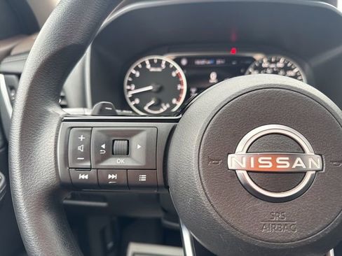 Used 2023 Nissan Rogue SV image 20