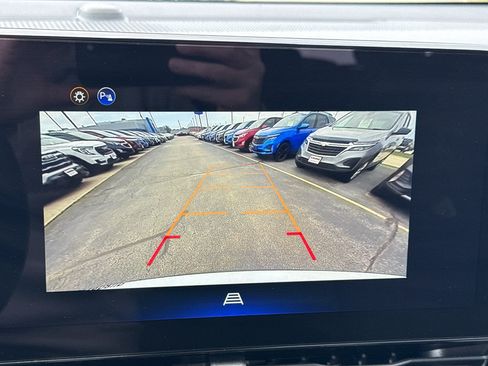 Used 2025 Chevrolet Equinox LT FWD image 18