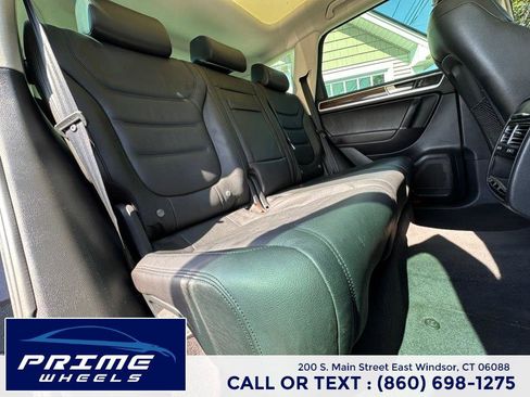 Used 2015 Volkswagen Touareg VR6 AWD/4WD image 15