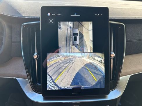 Used 2025 Volvo XC90 B6 Plus image 23