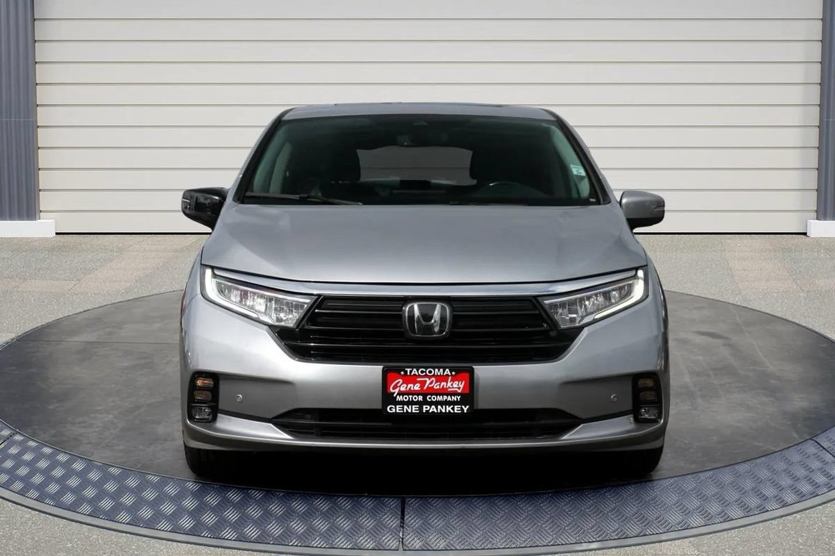 Used 2023 Honda Odyssey Touring image 2