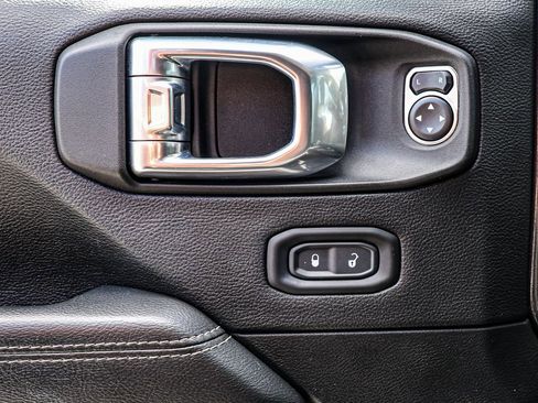 Used 2021 Jeep Wrangler Unlimited Sahara image 45