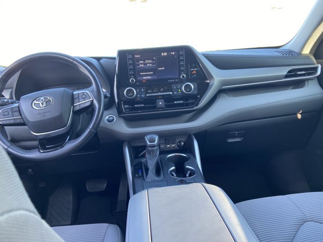 Used 2021 Toyota Highlander LE FWD image 15