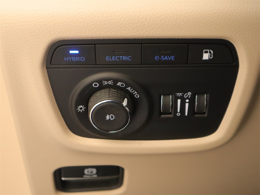New 2023 Jeep Grand Cherokee Overland w/ Rear Seat Video Group I RWD image 20