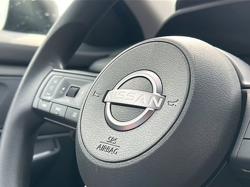 Used 2024 Nissan Rogue S image 30