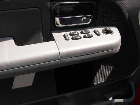 Used 2006 Ford F150 XLT AWD/4WD image 8