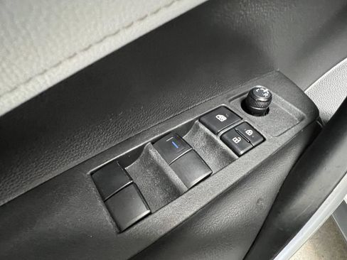 Used 2020 Toyota Corolla SE FWD image 23