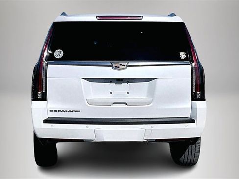 Used 2017 Cadillac Escalade Luxury image 6