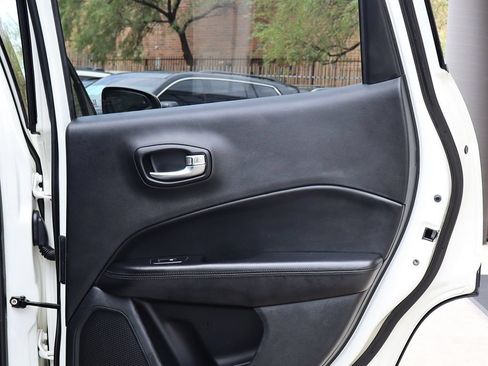 Used 2019 Jeep Compass Latitude FWD image 26