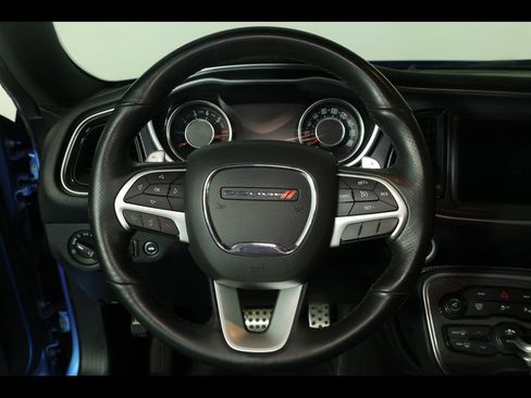 Used 2016 Dodge Challenger R/T Scat Pack w/ Leather Interior Group RWD image 18