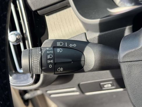 Certified 2023 Volvo XC40 B5 Plus w/ Driver Assist Package AWD/4WD image 24