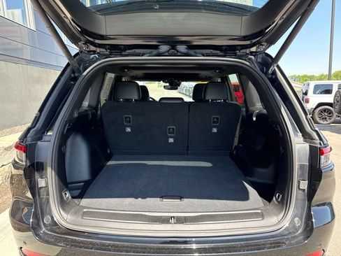 Used 2023 Jeep Grand Cherokee Altitude AWD/4WD image 8