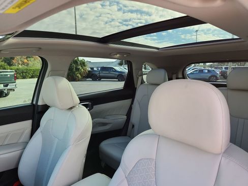Used 2023 Kia Sorento SX image 19