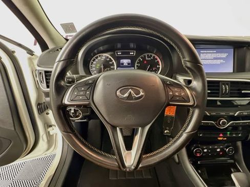 Used 2017 INFINITI QX30 Premium w/ Navigation Package FWD image 12