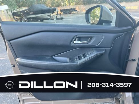Used 2025 Nissan Rogue SV AWD/4WD image 6