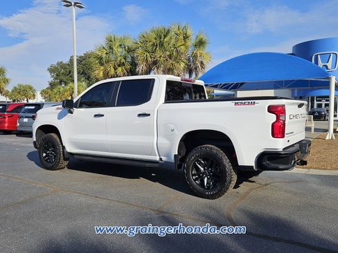 Used 2024 Chevrolet Silverado 1500 LT Trail Boss w/ Convenience Package II image 3