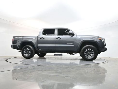 Used 2022 Toyota Tacoma TRD Off-Road AWD/4WD image 33
