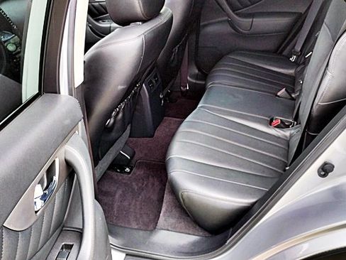 Used 2017 INFINITI QX70 2WD w/ Premium Package image 16