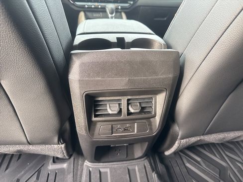 New 2025 GMC Canyon Denali image 24