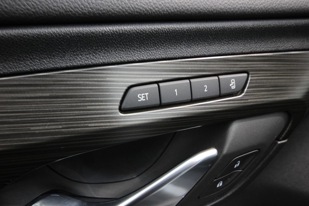 Used 2023 GMC Terrain SLT AWD/4WD image 14