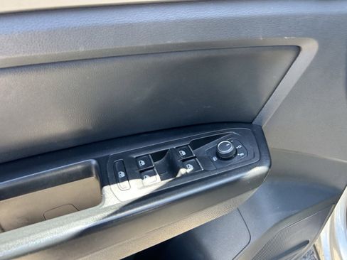 Used 2019 Volkswagen Atlas SE FWD image 11