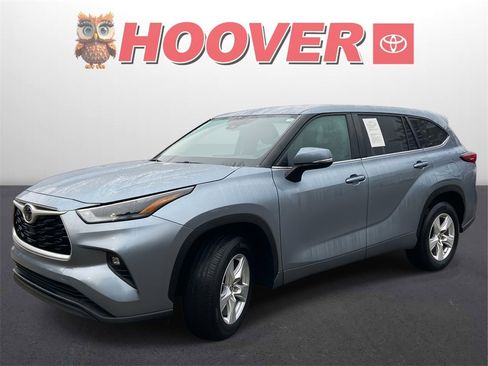 Used 2023 Toyota Highlander LE image 6