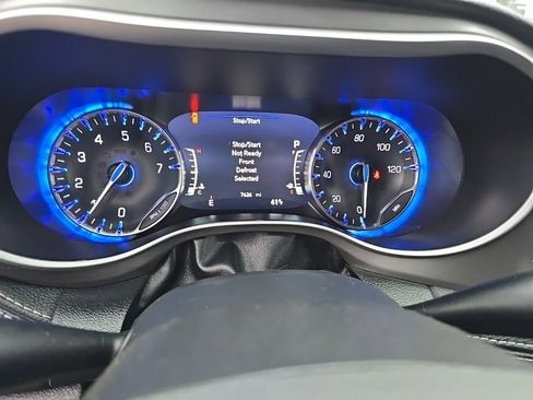 Used 2025 Chrysler Pacifica Select image 27