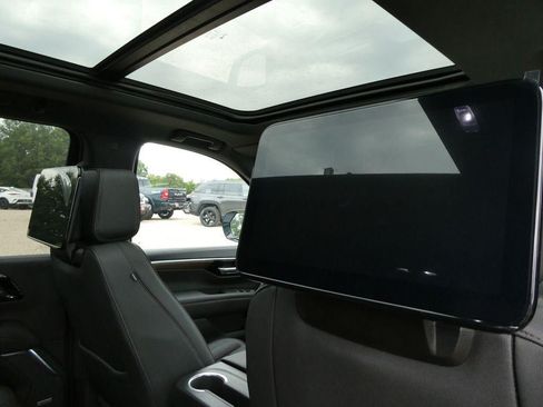 New 2026 Chevrolet Suburban High Country AWD/4WD image 15