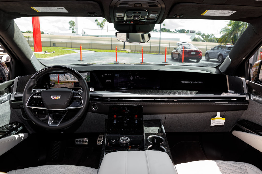 Used 2025 Cadillac Escalade ESV V AWD/4WD image 40