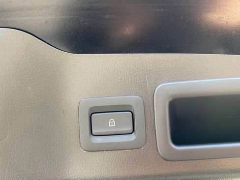 Used 2025 MAZDA MAZDA3 2.5 S Hatchback w/ Premium Pkg image 48