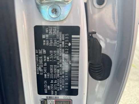 Used 2024 Kia Sorento S FWD image 27