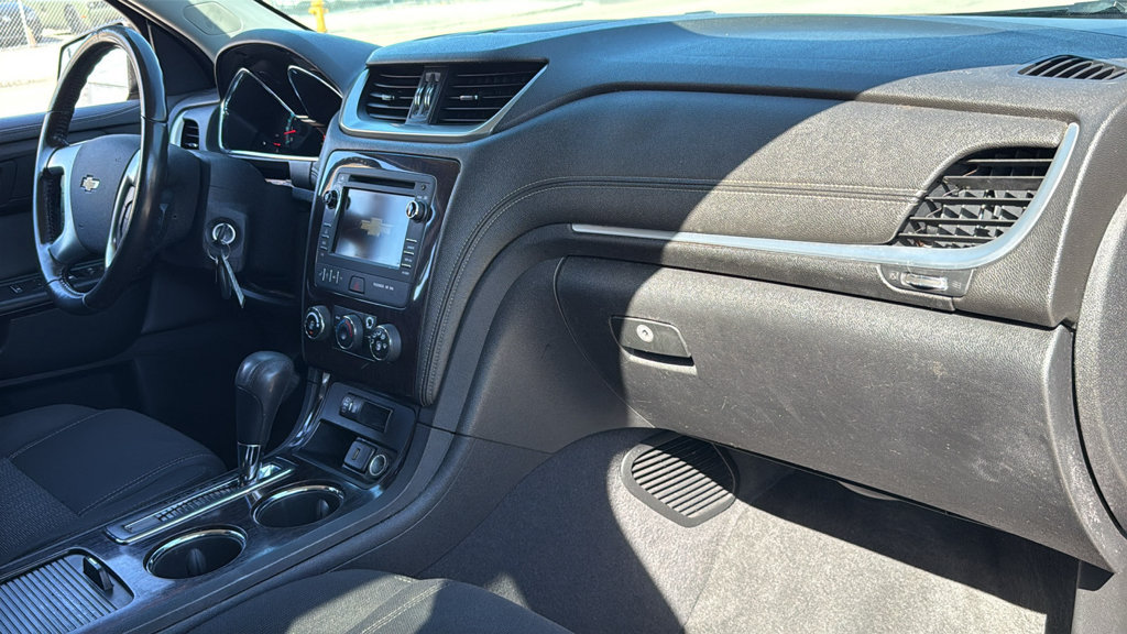 Used 2017 Chevrolet Traverse LT FWD image 39