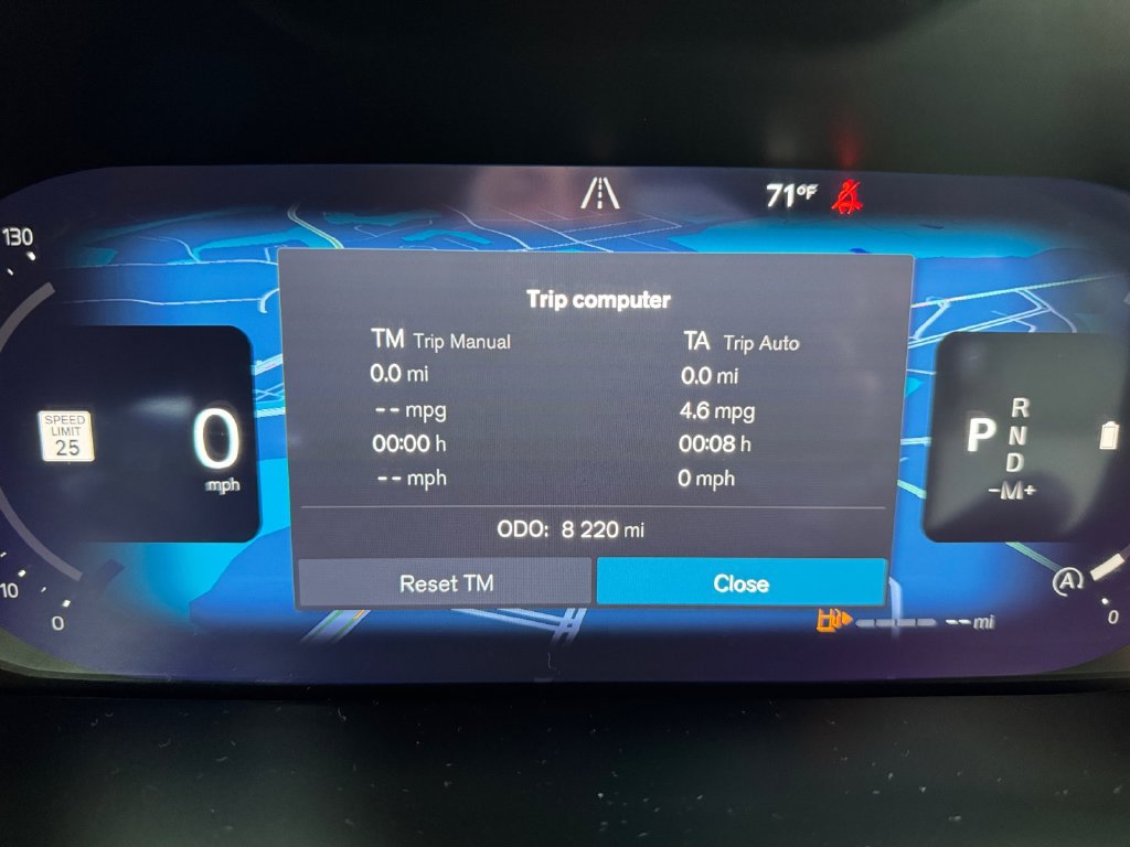 Used 2025 Volvo XC40 B5 Plus AWD/4WD image 29