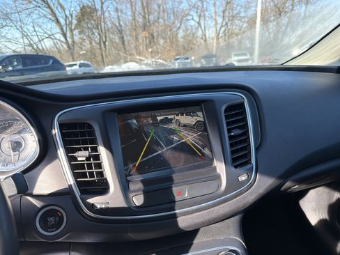 Certified 2016 Chrysler 200 Limited Platinum w/ Comfort & Convenience Group image 20