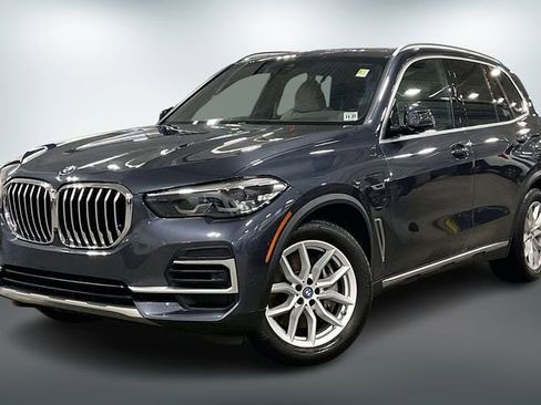 Used 2022 BMW X5 xDrive45e w/ Premium Package image 3