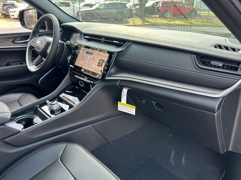 New 2026 Jeep Grand Cherokee Limited w/ Limited Altitude Package AWD/4WD image 34