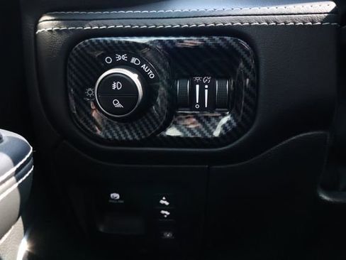 Used 2024 RAM 1500 Limited AWD/4WD image 17